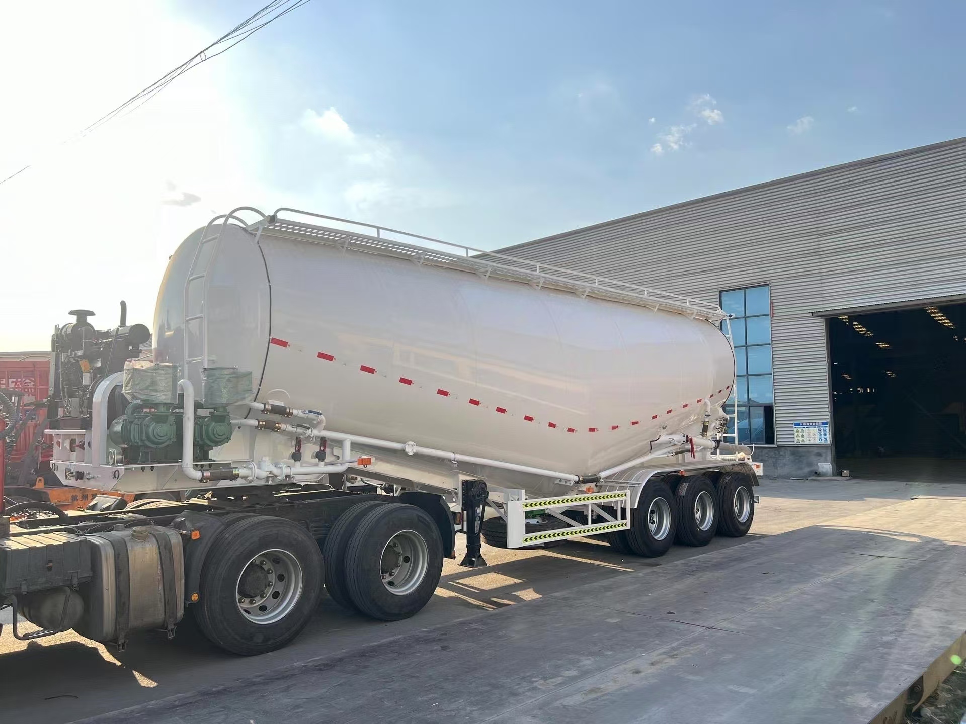 3 Axles 45CBM Cement Bulker Tanker Trailer 