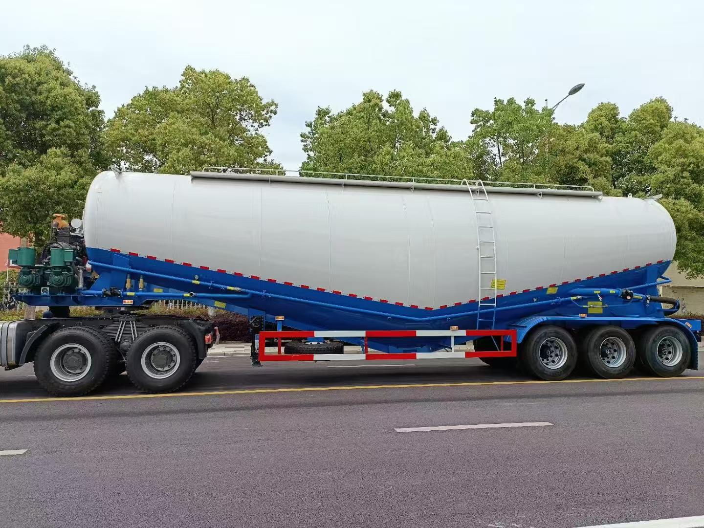 3 Axles Powdered Material Transport Tank Bulk Cement Trailer 65CBM